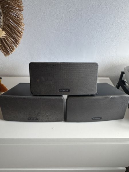 3x Sonos Play 3 speakers wifi