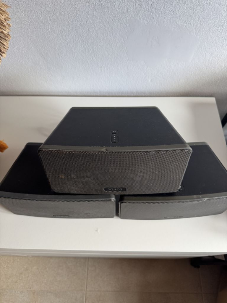 3x Sonos Play 3 speakers wifi