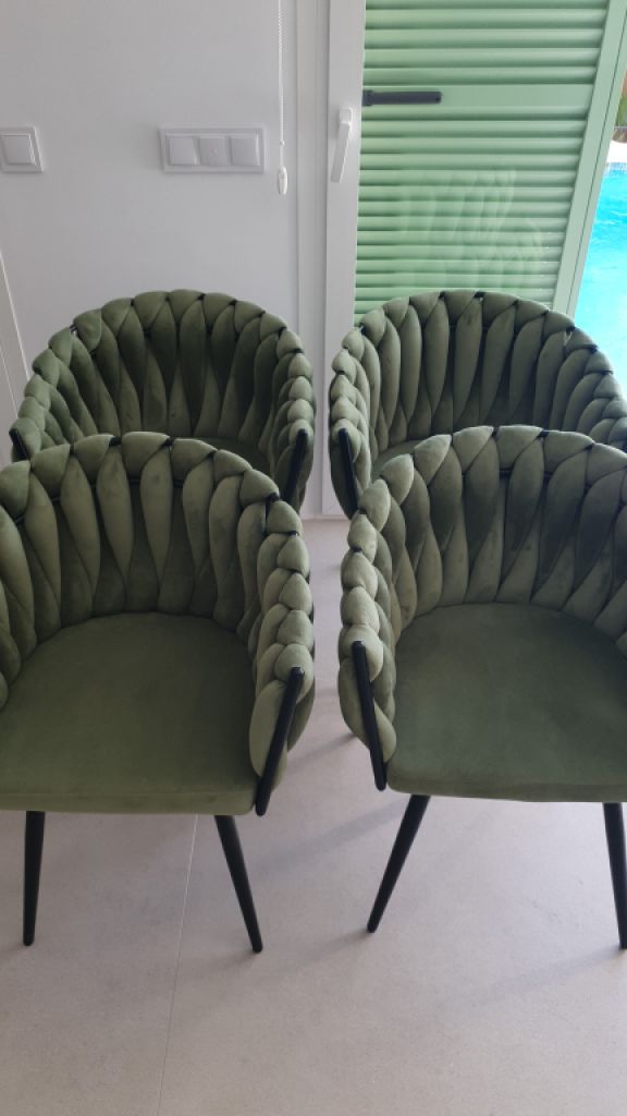 4 dining chairs in excellent condition