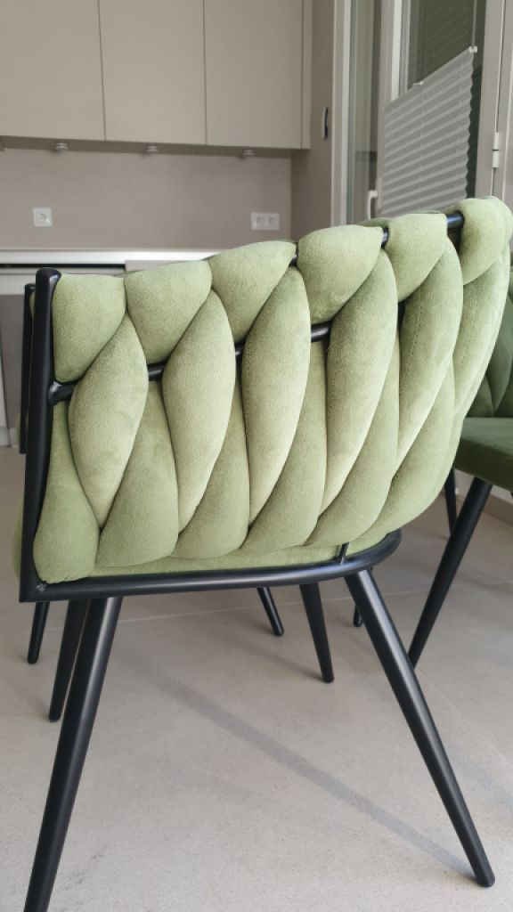 4 dining chairs in excellent condition