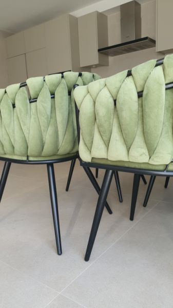 4 dining chairs in excellent condition