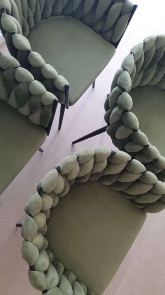 4 dining chairs in excellent condition