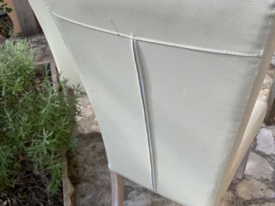 4 sillas de cuero blancas