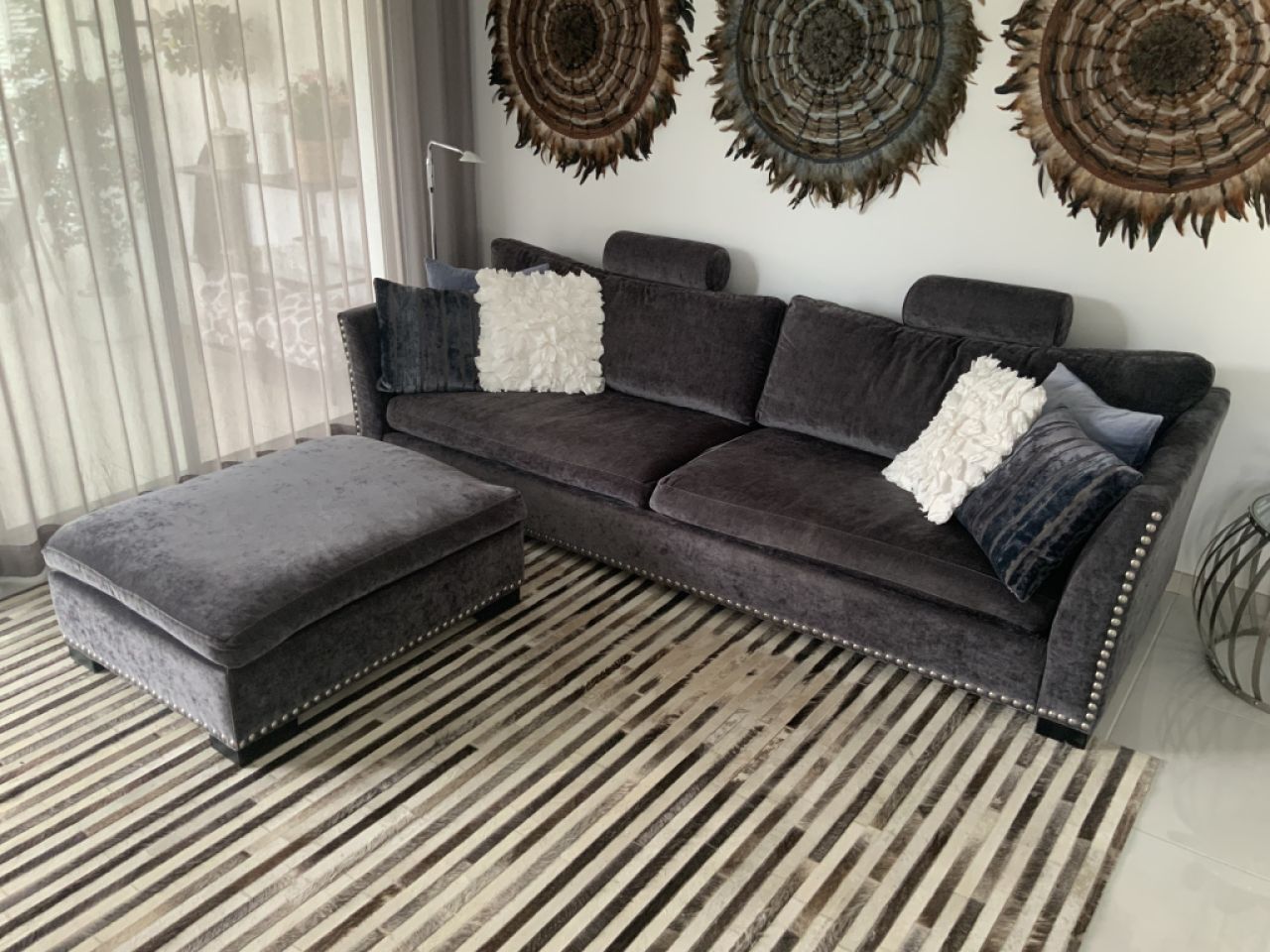 4‑Sitzer Sofa und Hocker