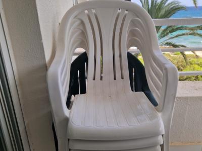 4 chairs plastic