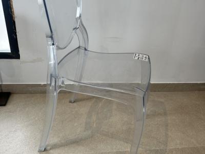 4 Stühle transparent zu verkaufen