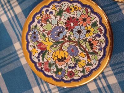 6 Dekorations-Teller mit Gold.