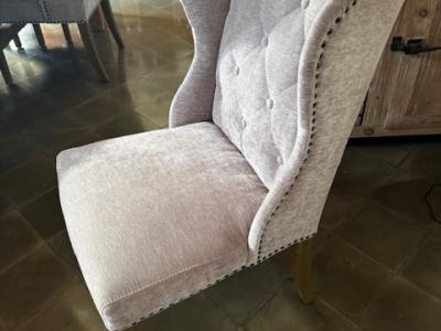6 chairs - Elegant upholstered chairs in Chesterfield style, like new