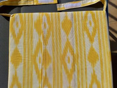 8 neue, gelb/weiße handgenähte Sitzkissen mit Klettverschluss usw.