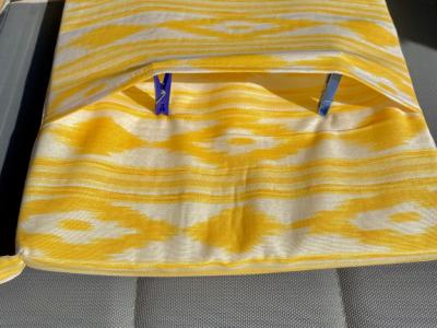 8 neue, gelb/weiße handgenähte Sitzkissen mit Klettverschluss usw.