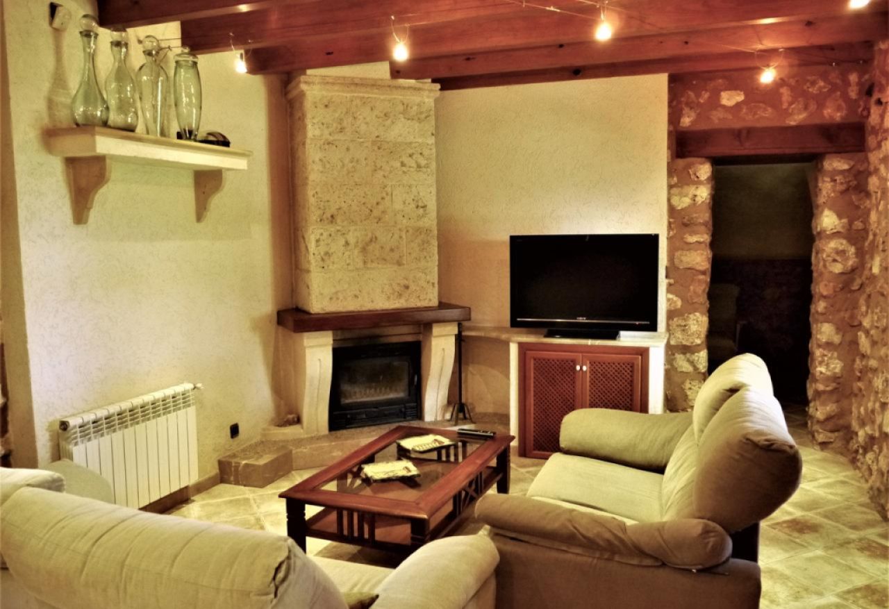 AB JANUAR 26:  Zweietagenfinca mit Pool und Ölzentralheizung bei Cala Mandia -- F 269