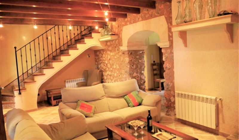 AB JANUAR 26:  Zweietagenfinca mit Pool und Ölzentralheizung bei Cala Mandia -- F 269