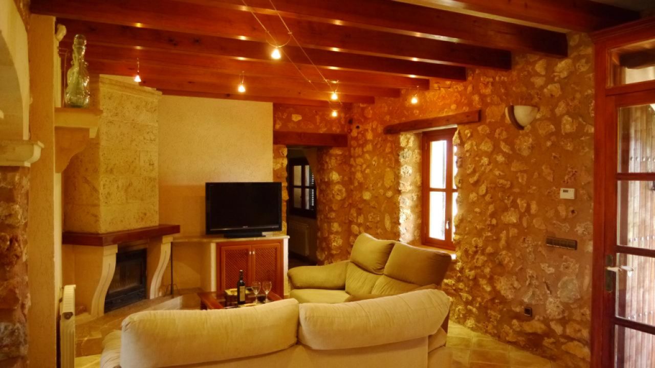 AB JANUAR 26:  Zweietagenfinca mit Pool und Ölzentralheizung bei Cala Mandia -- F 269