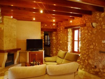 AB JANUAR 26:  Zweietagenfinca mit Pool und Ölzentralheizung bei Cala Mandia -- F 269