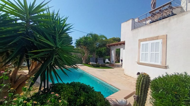 AB JUNI 27; Chalet mit Garten, Pool und Fussbodenheizung in Cala LLombards -- CH 87