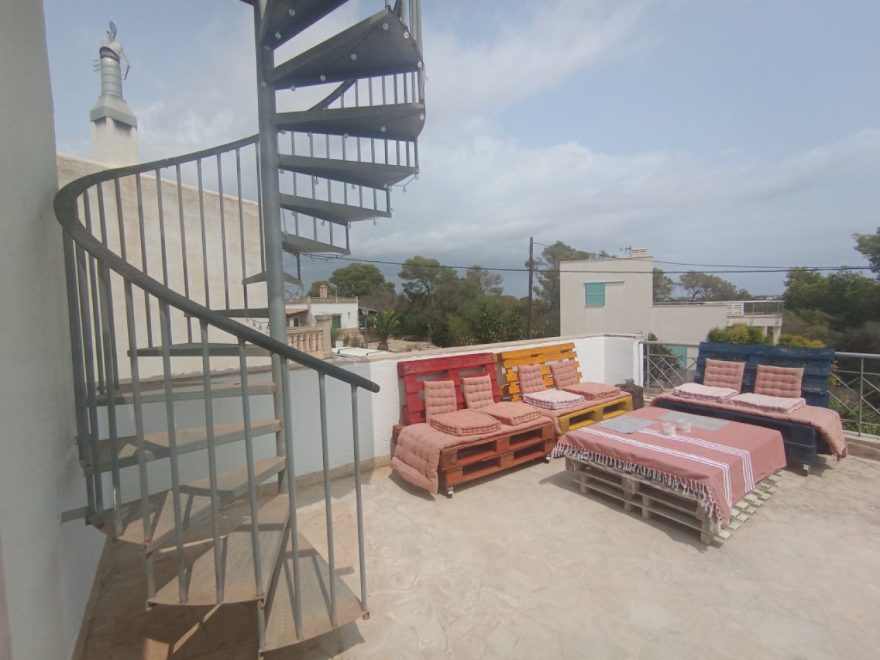 AB JUNI 27; Chalet mit Garten, Pool und Fussbodenheizung in Cala LLombards -- CH 87