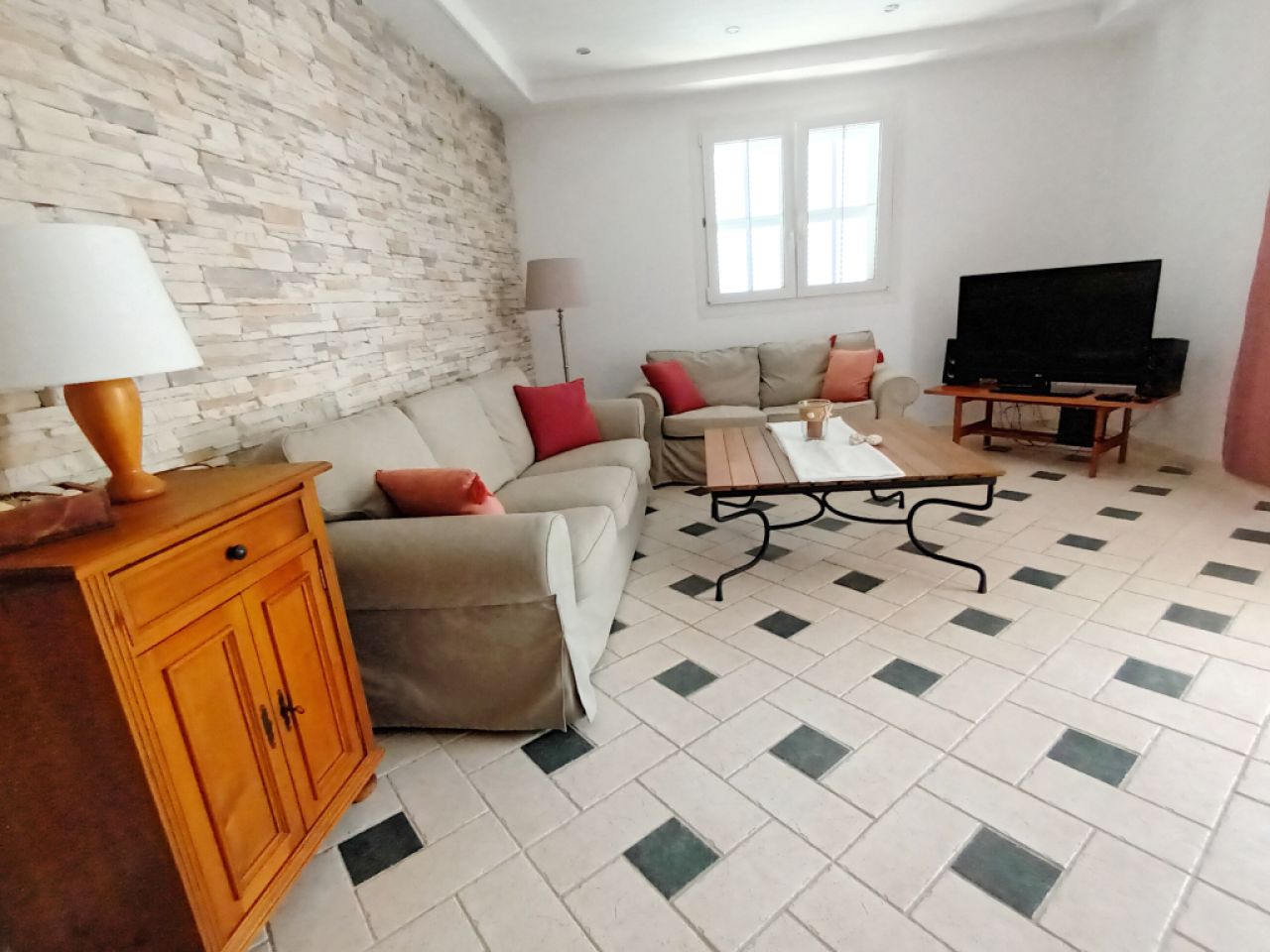 AB JUNI 27; Chalet mit Garten, Pool und Fussbodenheizung in Cala LLombards -- CH 87