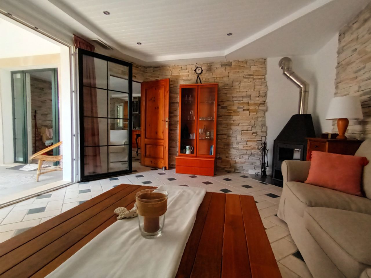 AB JUNI 27; Chalet mit Garten, Pool und Fussbodenheizung in Cala LLombards -- CH 87