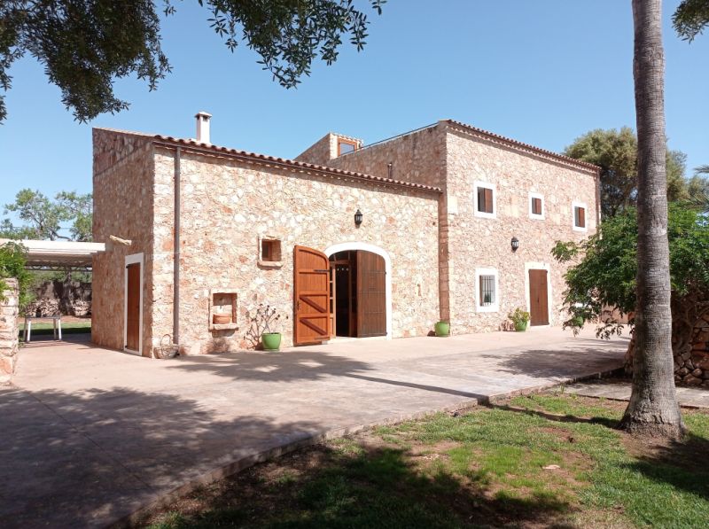 AB NOV 24 frei: Large finca with pool and heating near Portocolom-- F 195