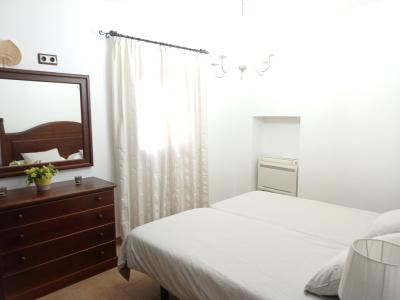 AB NOV 24 frei: Large finca with pool and heating near Portocolom-- F 195