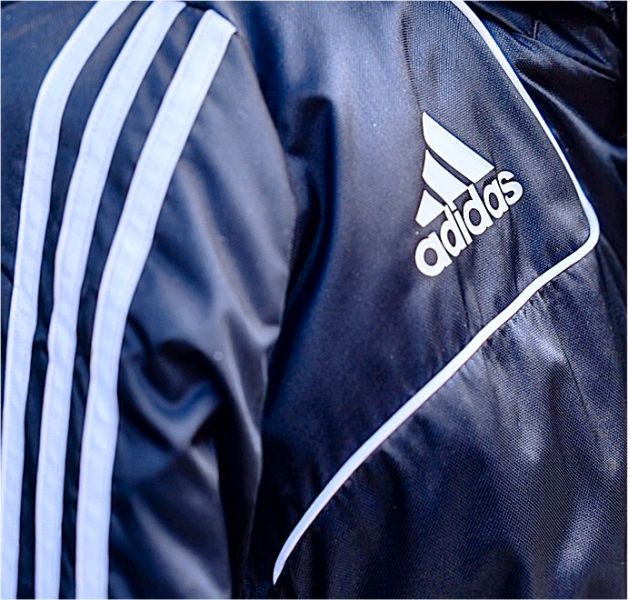 ADIDAS Herren Winterjacke Wasser- und Windabweisend, Farbe Schwarz, Größe L