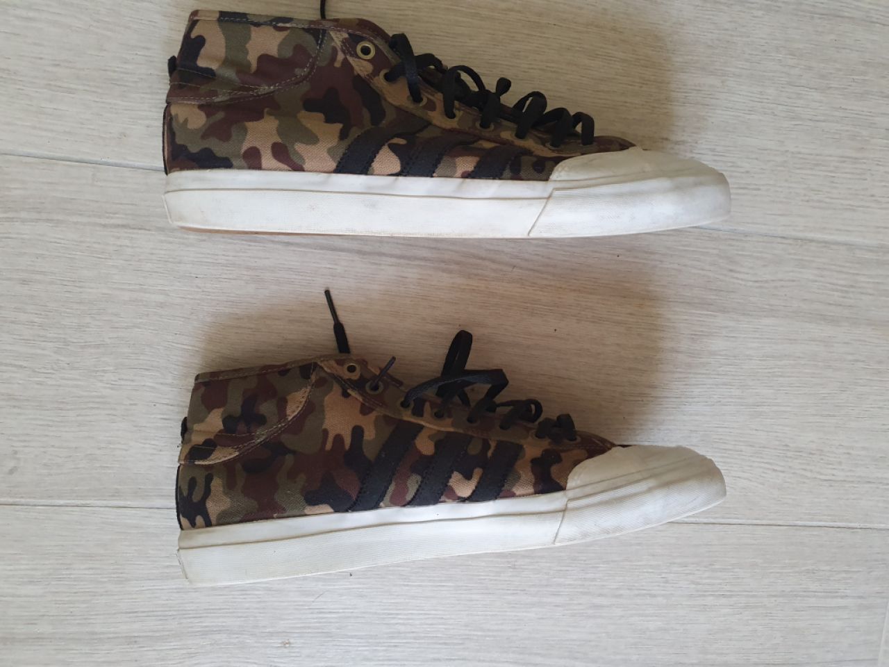 ADIDAS Turnschuhe !!! NEUWERTIG!!!