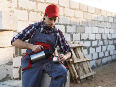 Alleskönner bietet seine Dienste