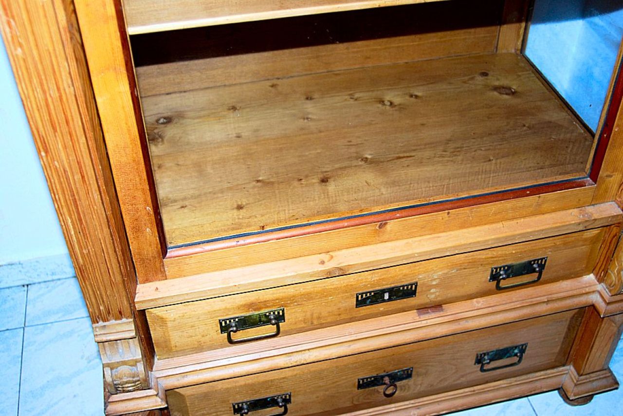 alter Bauern-Vitrinenschrank - Fichte/Lärche