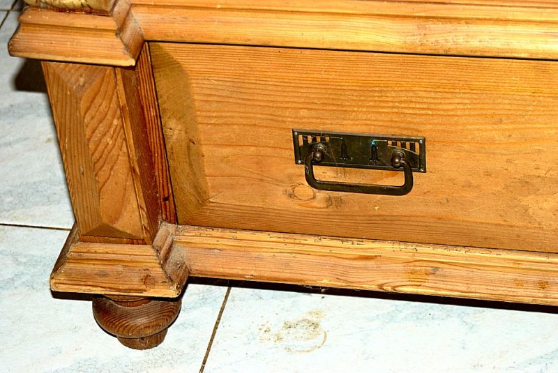 alter Bauern-Vitrinenschrank - Fichte/Lärche