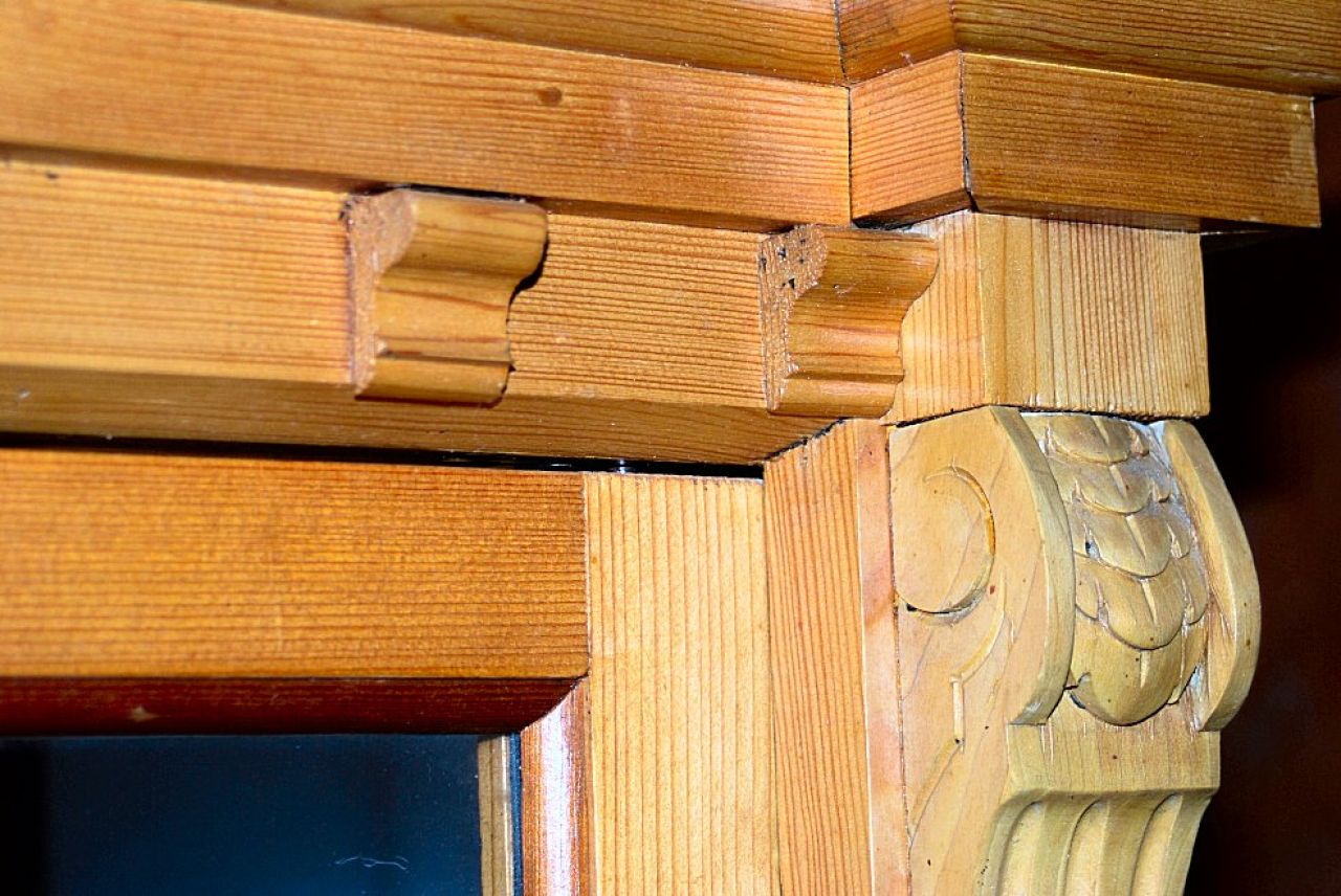 alter Bauern-Vitrinenschrank - Fichte/Lärche