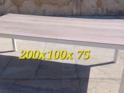 Aluminium-Gartentisch.