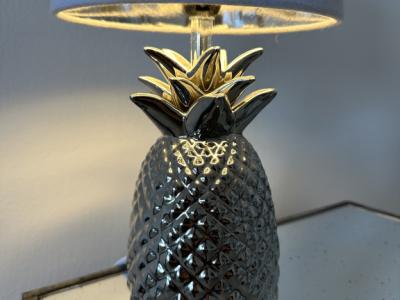 Pineapple-shaped table lamp with lampshade - 35 cm high - like new!