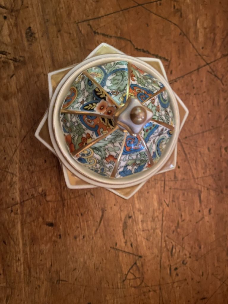 Antique lidded box Weimar porcelain