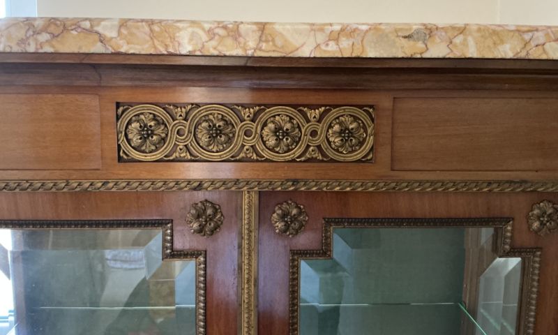 Antike Vitrine Louis XVI/ Neoklassizismus, Marmorplatte, ca.160 x 85 x 43 cm