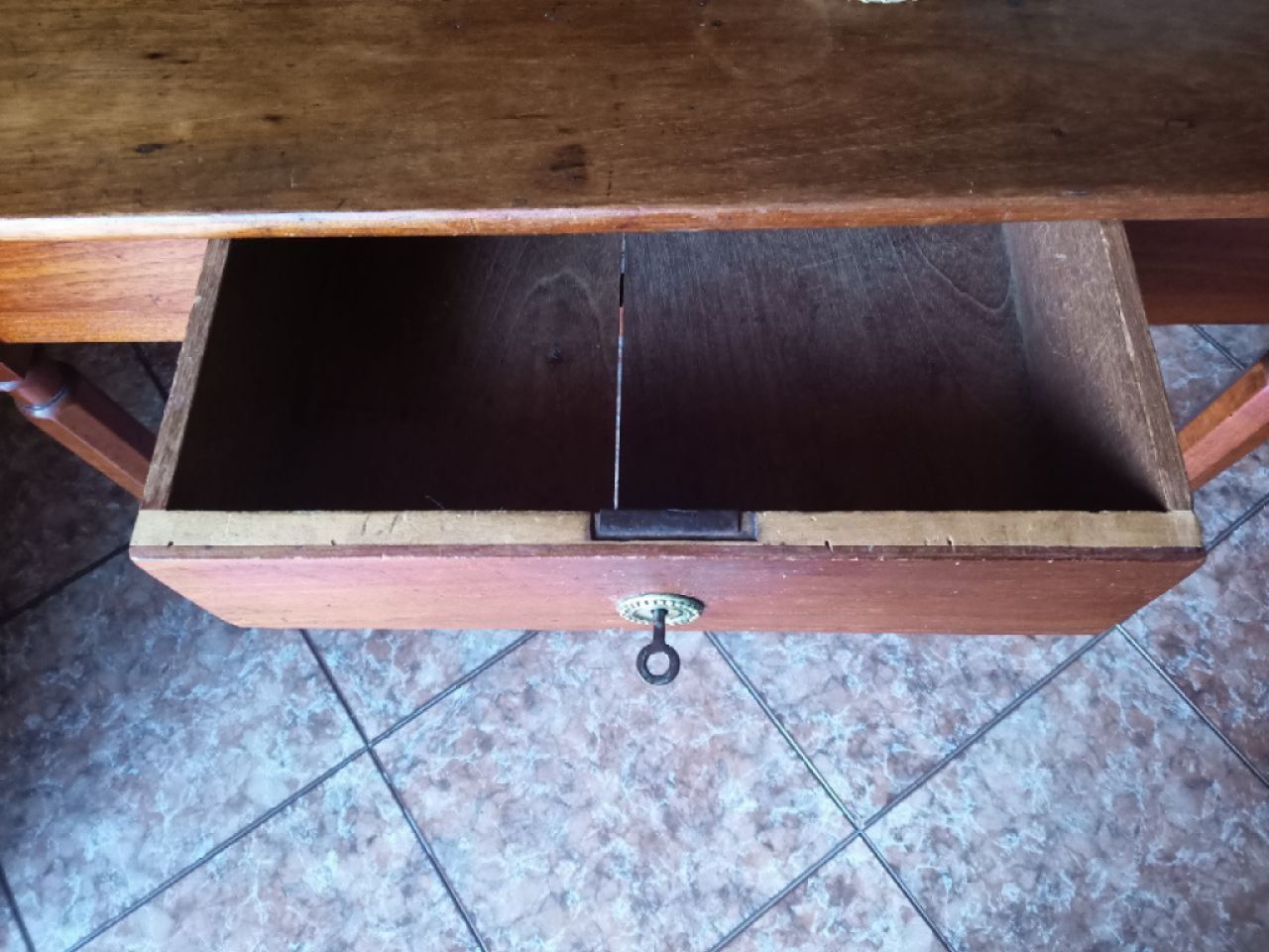 Antiker Beistelltisch