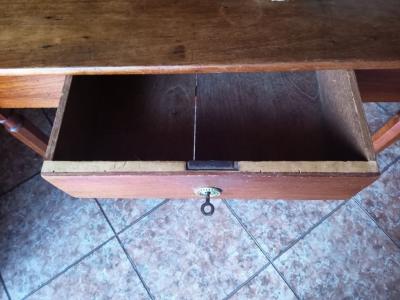 Antiker Beistelltisch