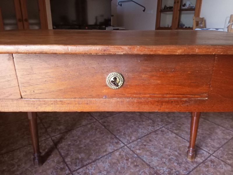 Antiker Beistelltisch