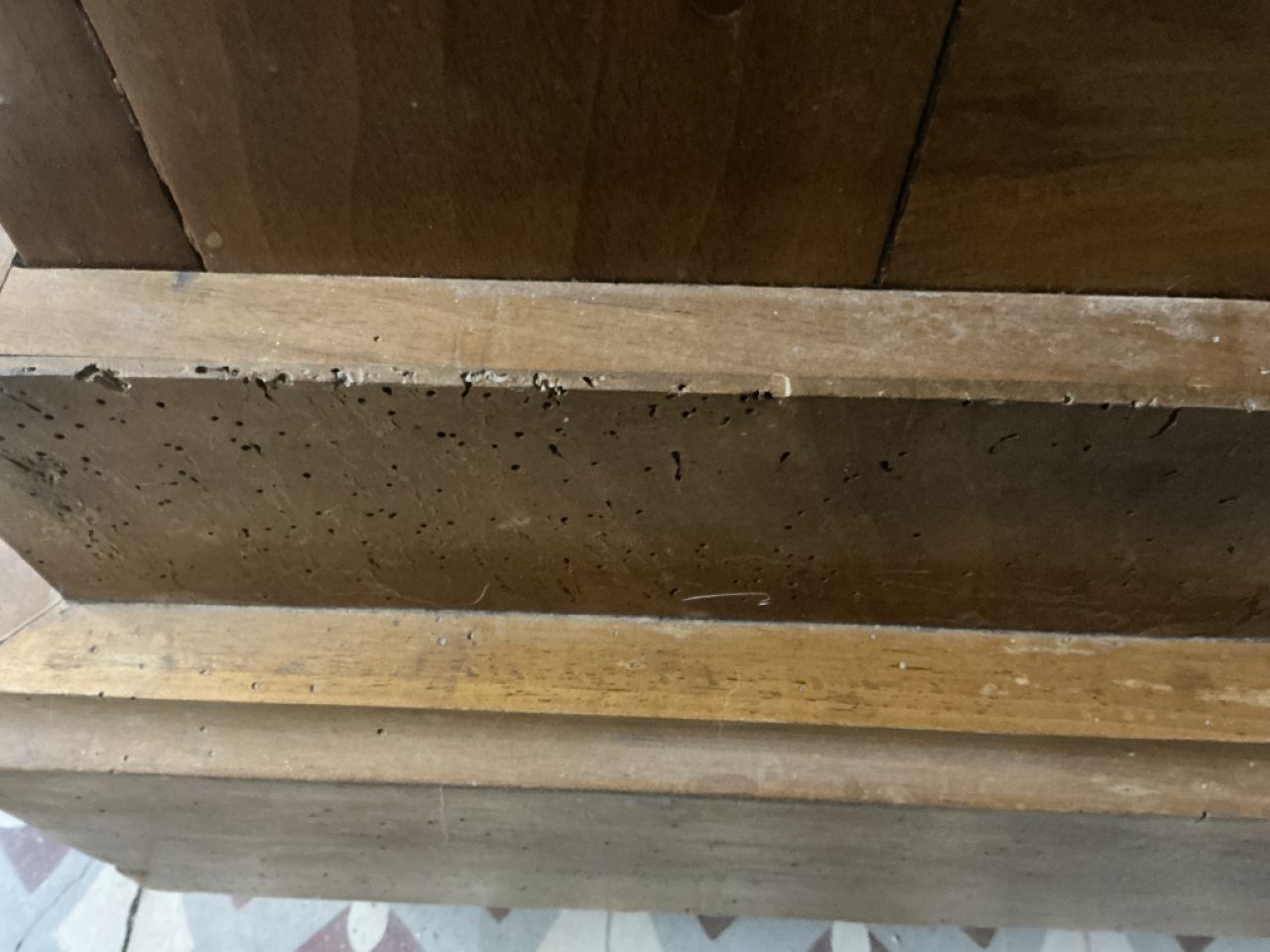 Antiker Kirschholzschrank – massive Handarbeit, original, ca. 19. Jh. – zerlegbar