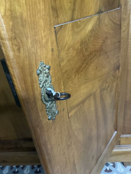 Antiker Kirschholzschrank – massive Handarbeit, original, ca. 19. Jh. – zerlegbar