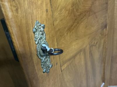 Antiker Kirschholzschrank – massive Handarbeit, original, ca. 19. Jh. – zerlegbar