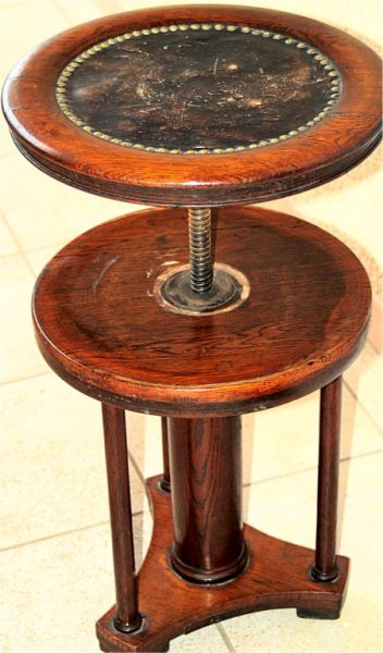 Antiker Klavierhocker (um 1900) – Massivholz Eiche – Spindel einwandfrei