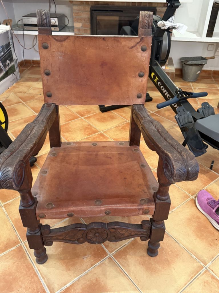 Antiker Spanischer Ledersessel