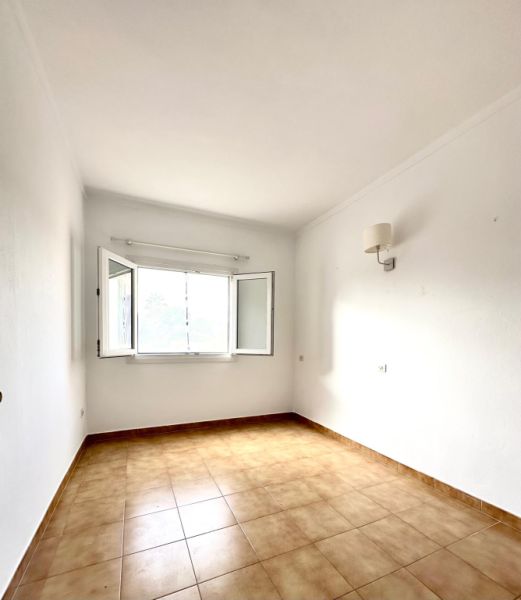 Apartment long-term rental: 2 bedrooms and balcony