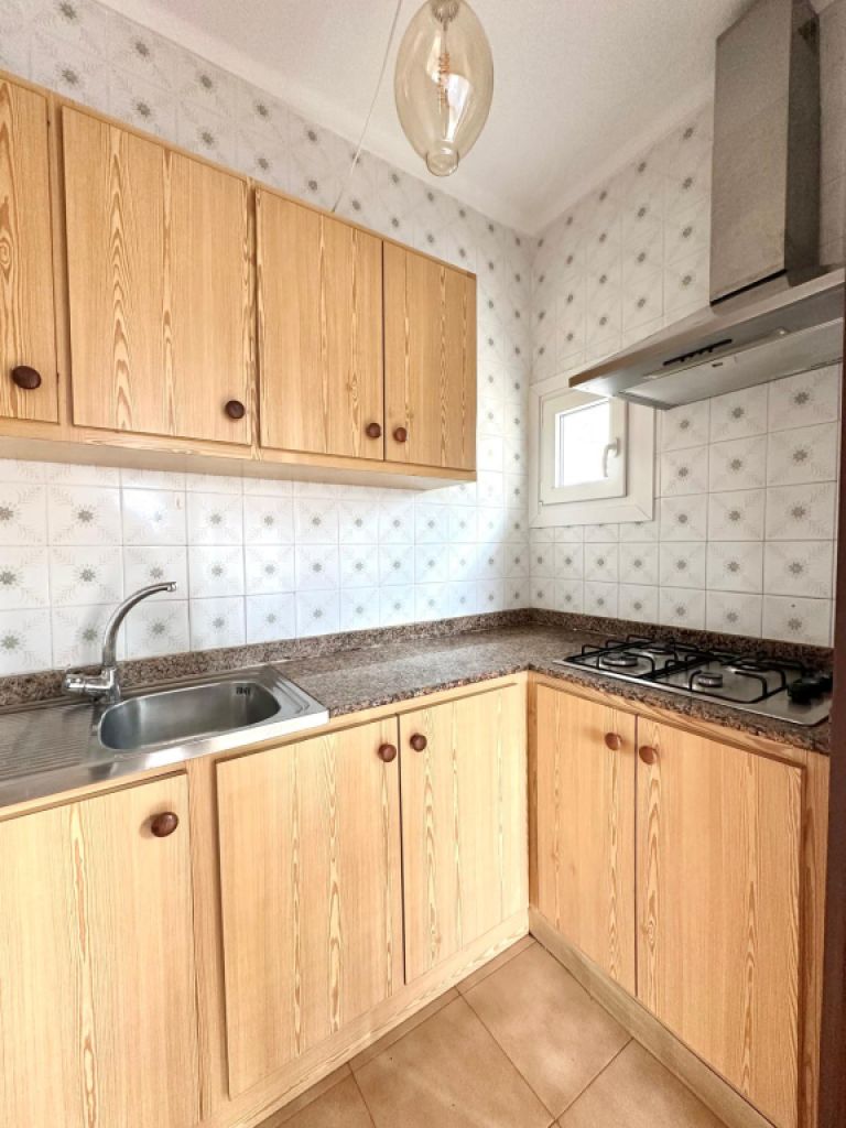 Apartment long-term rental: 2 bedrooms and balcony