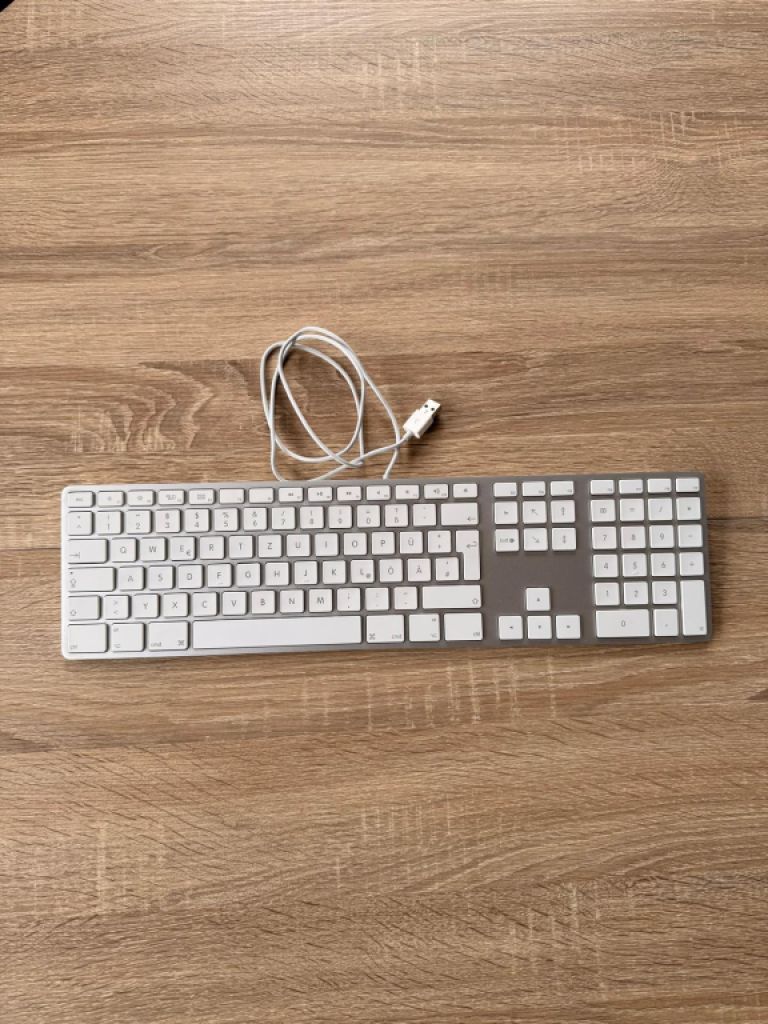 Apple USB-Tastatur mit Nummernblock - (deutsches QWERTZ-Layout)