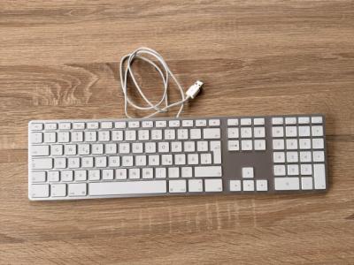 Apple USB-Tastatur mit Nummernblock - (deutsches QWERTZ-Layout)