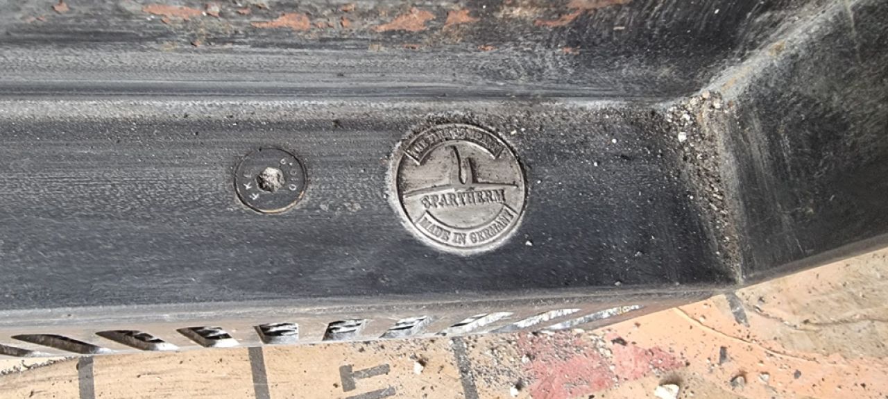 Ausgezeichneter *Spartherm*. Holzkamineinsatz aus Gusseisen.