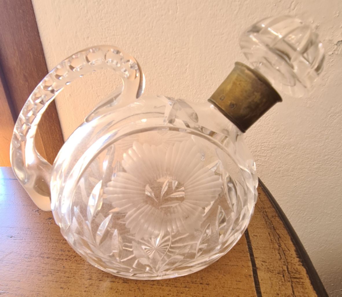 Außergewöhnliche Karaffe aus geschliffenem Glas - Retro-neues Design für heute