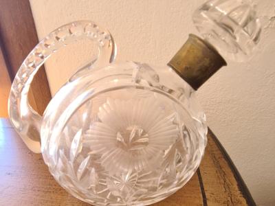 Außergewöhnliche Karaffe aus geschliffenem Glas - Retro-neues Design für heute