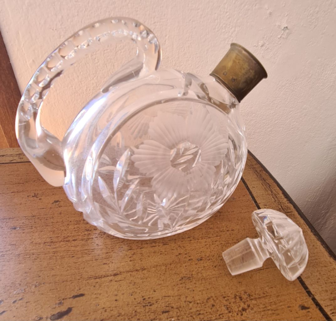 Außergewöhnliche Karaffe aus geschliffenem Glas - Retro-neues Design für heute